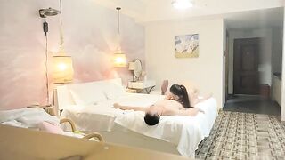 【麻花免费视频】约操短裙马尾外围跪地按着头插嘴站立后入骑乘