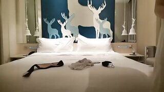 【麻花免费视频】约操黑裙小骚货骑马扭动细腰搞得妹子喊难受