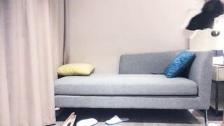 【麻花免费视频】肌肉男约嫖性感大奶妹穿上情趣装口交抽插