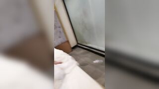 【麻花免费视频】18岁表妹梦涵6P酒店淫战白浆超多肏得最爽02