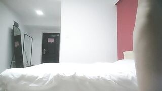 【麻花免费视频】商场导购小姐姐小穴漂亮肤白胸粉深夜赚外快