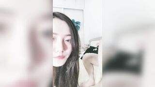 【麻花免费视频】白嫩少女居家玩弄口交舔蛋蛋呻吟不断