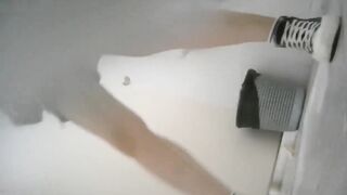 厕拍艺术学院少女们撒尿合集