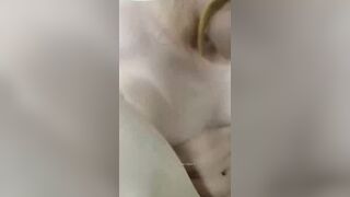 【麻花免费视频】灌醉18岁的学生妹【小乖7】几瓶啤酒就喝醉了，被爆操