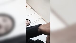 【麻花免费视频】【网爆泄密】忽悠高中生学妹家里打飞机，樱桃小嘴第一次口，需要慢慢教她