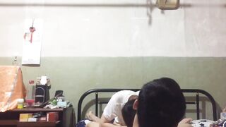 【麻花免费视频】反差婊女神偷情八块腹肌猛男，出租屋性爱流出，对白淫荡至极