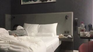 【麻花免费视频】极品豹纹小姐姐被套路，主动口交无套被操