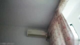 【麻花免费视频】精壮小伙和骚逼亲妈趁父亲不在，从厨房干到我是，直接无套内射，这是要给自己造出个弟儿啊