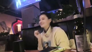 【麻花免费视频】穷小子勾搭清纯空姐，太穷只能去小宾馆