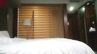 【麻花免费视频】和旗袍少妇酒店开房“我好喜欢你的鸡巴，操的我好舒服”