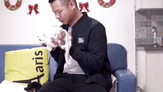 【麻花免费视频】寂寞人妻偷偷跟老公朋友偷情，还射了一逼的精液