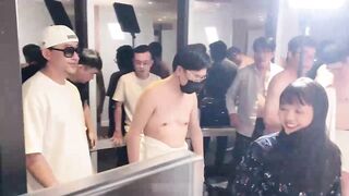 【麻花免费视频】【嫩妹滥交】一次体验十根大鸡巴是怎样一种感觉