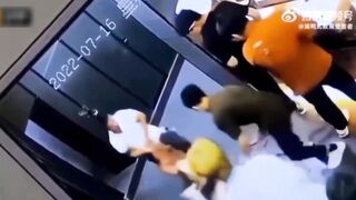 【麻花免费视频】【强奸纪实】监控下强奸翻车精选，两位小姐姐教科书级自救全过程