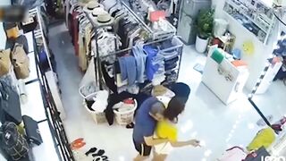 【麻花免费视频】【强奸纪实】监控下强奸翻车精选，两位小姐姐教科书级自救全过程