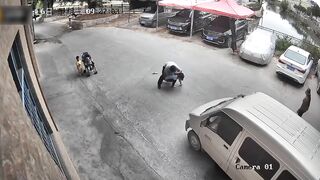 【麻花免费视频】【强奸纪实】监控下强奸翻车精选，两位小姐姐教科书级自救全过程