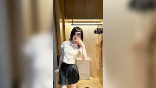 【麻花免费视频】包养的大二学生妹还是个处女，鸡巴轻轻的插入妹妹就求饶不止