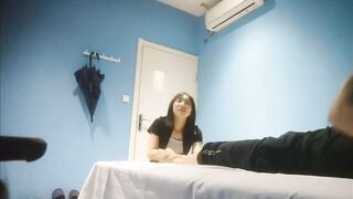 【麻花免费视频】【勾搭良家技师】偷拍重金买钟足疗会所人妻技师，带回酒店无套内射爽歪歪，干的心里美滋滋