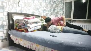 【麻花免费视频】【淫妻出轨】良家人妻和奸夫聊天谈心，喝到微醺上床激情开操