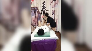 【麻花免费视频】万人求系列，巨乳女技师勾引小处男，一步步勾引到霸王硬上弓