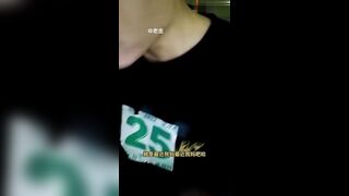 【麻花免费视频】趁老爸不在家性侵在睡觉的妈妈，强插了妈妈的老逼，母子对白极其淫荡