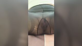 【麻花免费视频】【乱伦岳母】在家狗爬式调教岳母，各种姿势玩弄老骚穴，小皮鞭抽打屁股