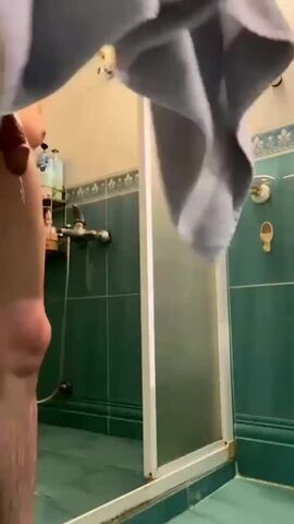 【麻花免费视频】【原创真实姐弟乱伦】禽兽弟弟偷拍姐姐洗澡，趁妈妈不在家禽兽弟弟强制调教插入