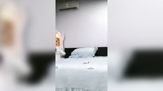 【麻花免费视频】叫来漂亮老相好在家啪啪，骚操作抱着冲刺，操完两人喝喝小酒，我们很会享受吧？