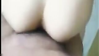 美少妇上位做爱自拍奶大叫声听迷人