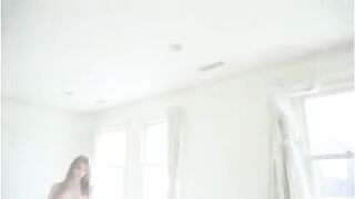 欧洲超美白nen小萝莉的各种激情诱惑 白nen的胴体让人激动