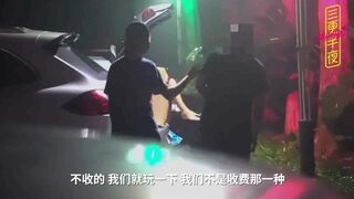 【重磅推荐】外站大神『三更半夜』系列 满足变态老公的要求将老婆装箱子里野外放置 邀请路人随便玩