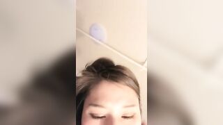 高颜值毛毛浓密非常骚妹子道具自慰 张开双腿道具JJ快速抽插呻吟娇喘诱人