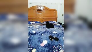 清纯靓丽身材棒棒的小村姑《吸精小妖 》表嫂不在家和大鸡巴表哥激情啪啪都被干出血了