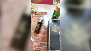 春药大师【晓可耐】风骚少妇点评各种神油、伟哥、玛卡、催情药，亲自试吃后受不了，叫个美团外卖，自慰勾搭，无套插入，看来春药效果不错