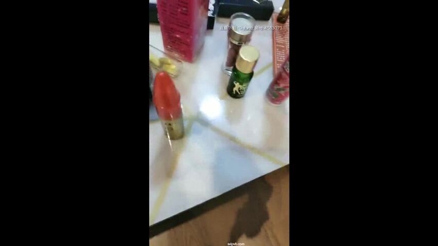 春药大师【晓可耐】风骚少妇点评各种神油、伟哥、玛卡、催情药，亲自试吃后受不了，叫个美团外卖，自慰勾搭，无套插入，看来春药效果不错