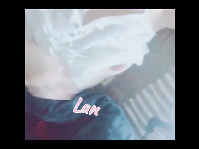 最新流出推特网红美少女嫩妹hungerlan户外露出自摸与富二代3P淫乱生活自拍