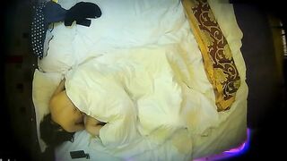 学院派女神性感美女被新男友约到酒店。刚进房间就被强行扑倒扒光，腼腆害羞又想要的骚样真诱人,干了2次!