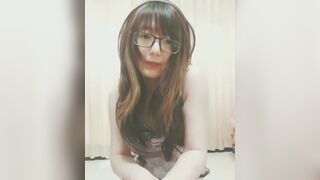 不 會 做 家 事 只 會 性 服 務 的 女 僕 會 不 會 嫌 棄 人 家 呢 哈 哈