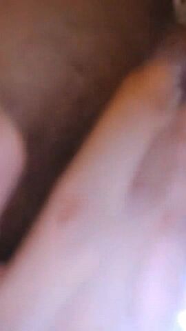 最新NO.1真骚货小美女『校花逃课去操B』和敲错门的屌丝男做爱 口爆吞精 操出白浆 全程淫语 真是骚到没朋友