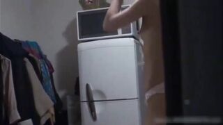 两个小偷上门偷东西还把美女强上了，爽的美女嗷嗷叫，这种美女干的真爽