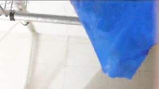 【偷拍】花钱雇人偷拍游泳馆冲洗间妹子嘘嘘然后再换位置拍大奶妹子淋浴