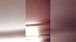 美女主播400元请网友来家直播啪啪,没想到他太厉害了把美女都干喷潮了还没射!