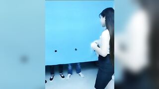 直播演绎AV剧情玩屌识人 口交抽插识别认错了被带到房间轮流啪啪 很是诱惑喜欢不要错过上部