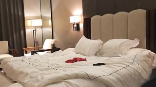 约操极品白嫩美女激情做爱 穿着红色睡衣就把她推倒 各式姿势无套爆操 这身材我给满分 高清1080P原版无水印