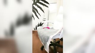 【麻花免费视频】高颜值大白美乳妹子棉袜高跟鞋 椅子上肛塞尾巴跳蛋塞入震动自慰呻吟娇喘 很是诱惑喜欢不要错过