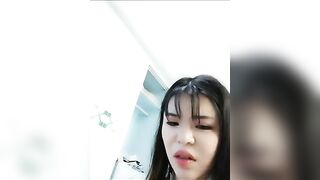 【麻花免费视频】直播演绎AV剧情玩屌识人 口交抽插识别认错了被带到房间轮流啪啪 很是诱惑喜欢不要错过下部