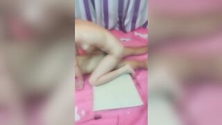 【麻花免费视频】刚18岁少女『路易十三妹』青春纤细肉体 各种高难度姿势啪啪插入