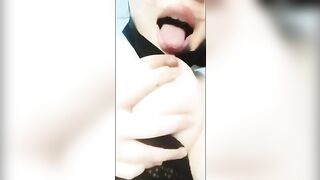 喜欢吃性药的妓女露脸了奶子大屁股肥关键是人够骚，骚逼水很多都可以拉丝真刺激，道具抽插淫声浪语高潮不断