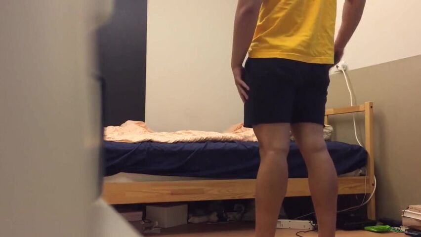 上海某健身會所帥氣強壯年輕教練勾搭了2位年輕漂亮氣質美女學員居家偷情啪啪 各種體位玩弄幹得床快要塌了 國語720P高清