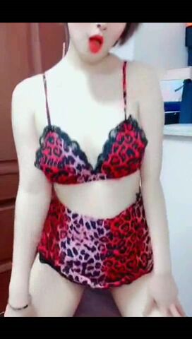 极品爆乳性感辣妹『妖儿』挑逗跳艳舞 被男友按倒 无套插入一顿猛操 冲刺内射 淫语浪叫 完美露脸 高清完整版