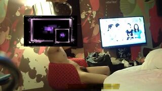 罕见露脸主题宾馆约炮看上去很良家的妹子连体黑丝射完一炮歇会又干妹子肤白臀肥丰满肯定败火国语对白